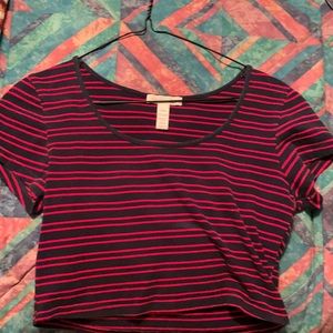 Crop top size L but also fits s